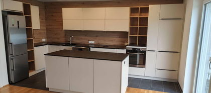 helle moderne Penthousewohnung in Aurach am Hongar