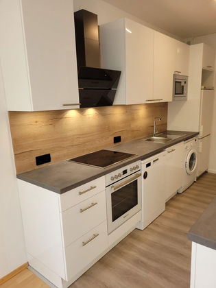 Sonnige 3-Zimmer Wohnung in Klosterneuburg-neuwertig renoviert, mit Balkon und Parkplatz-Warmmiete!