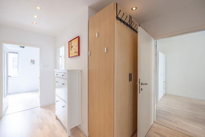 Provisionsfrei. 3 Zimmer, 65m², saniert, nahe U6 & AKH Provisionsfrei. 3 Zimmer, 65m², saniert, nahe U6 & AKH