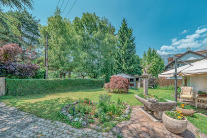 2 Häuser, 3 Wohneinheiten und ein Grundstück mit viel Garten! 2 Häuser, 3 Wohneinheiten und ein Grundstück mit viel Garten!