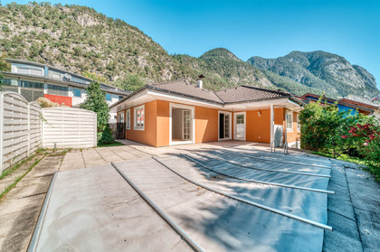 Sonnige Wohnoase in Zirl! Bungalow auf großzügigem Grundstück mit großer Terrasse und viel Garten